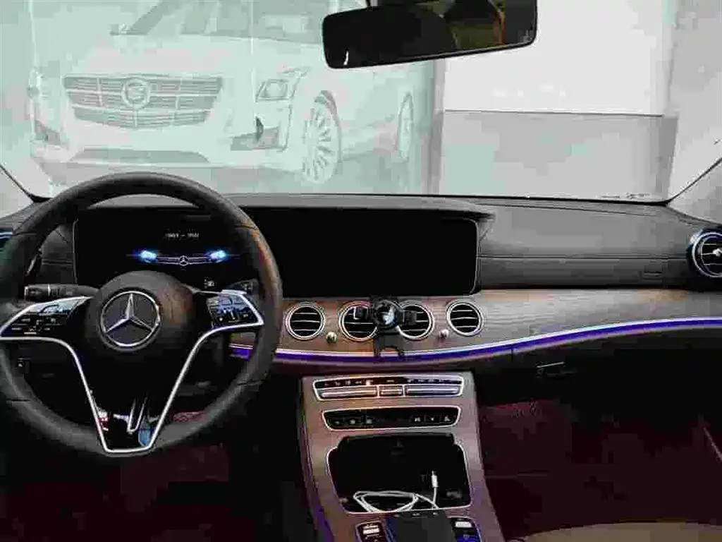 Mercedes-Benz E-Class — фото 2