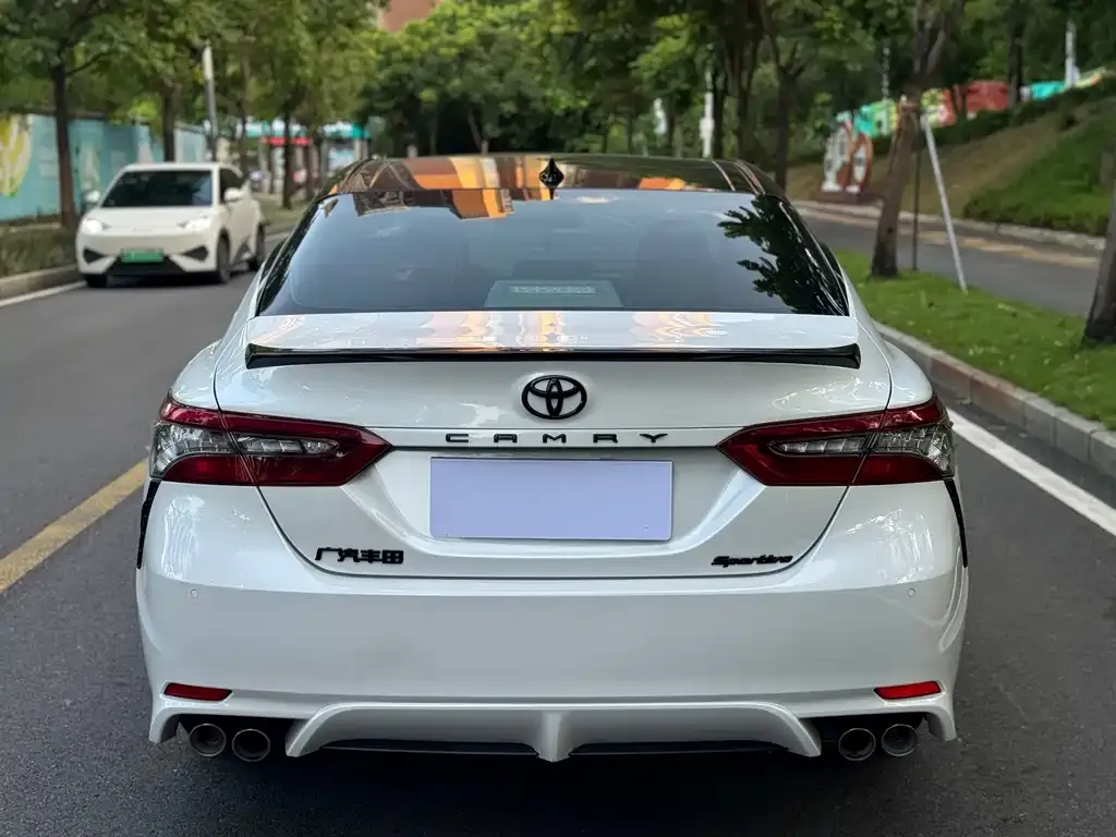 Toyota Camry — фото 7