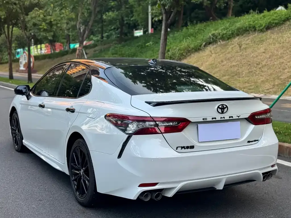 Toyota Camry — фото 9