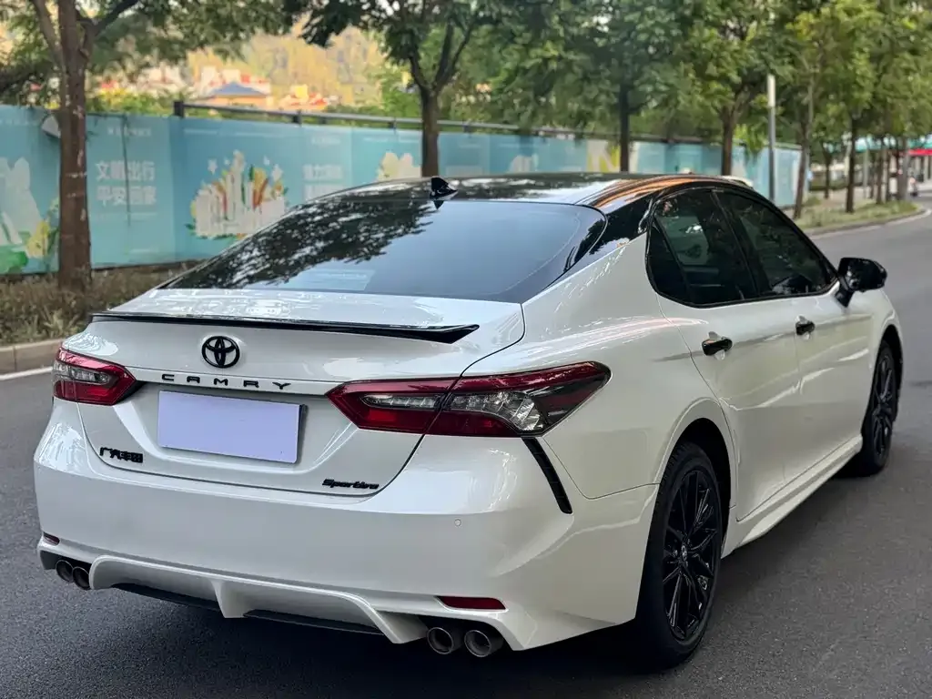 Toyota Camry — фото 4