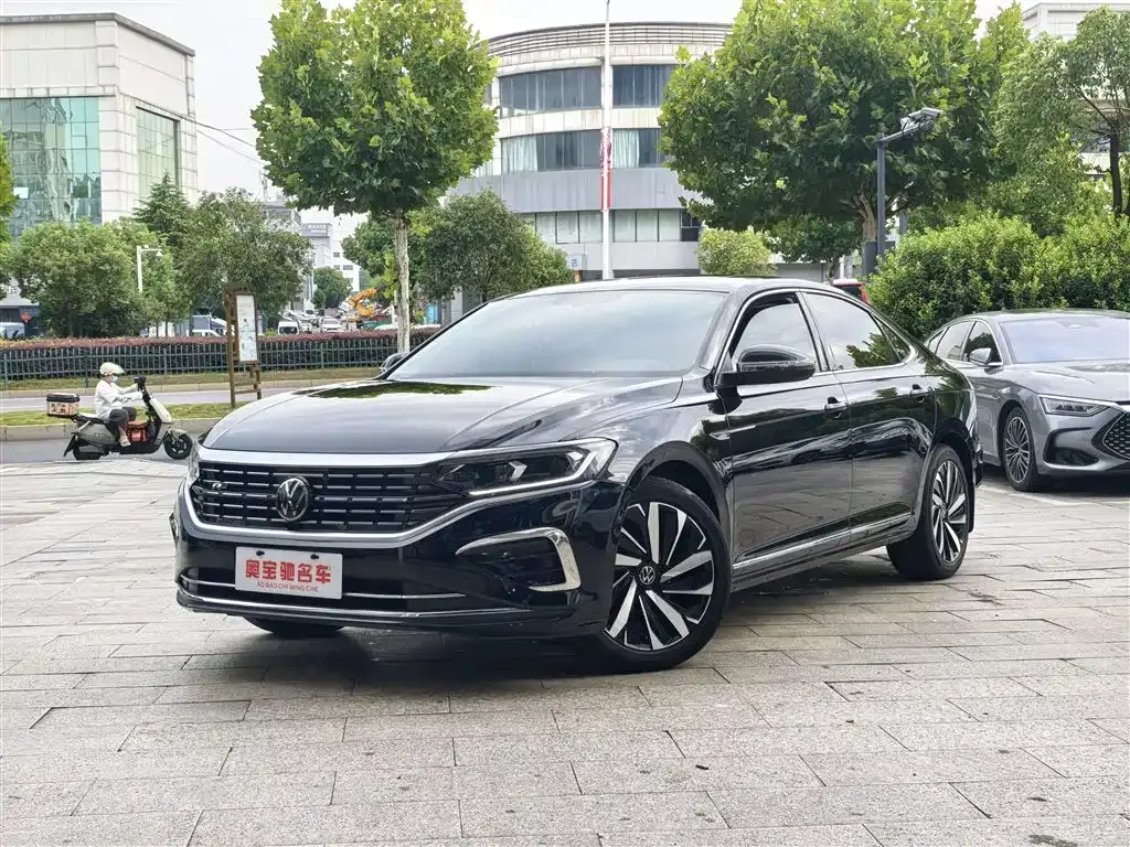 Volkswagen Passat — фото 1