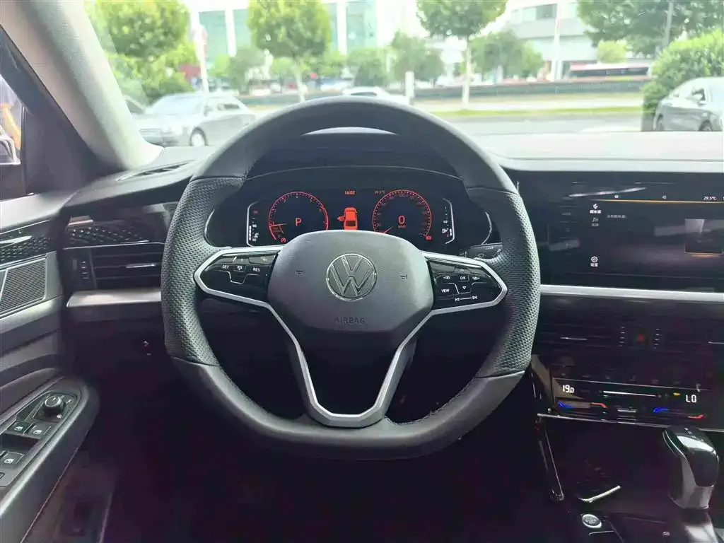 Volkswagen Passat — фото 9
