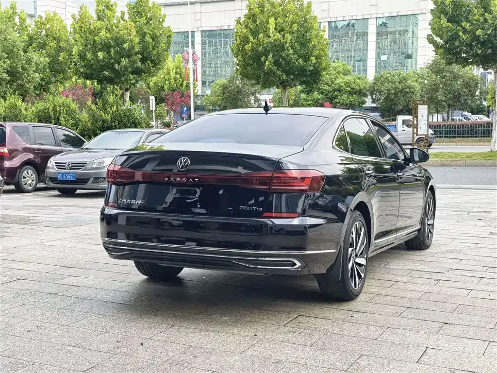 Volkswagen Passat — фото 10