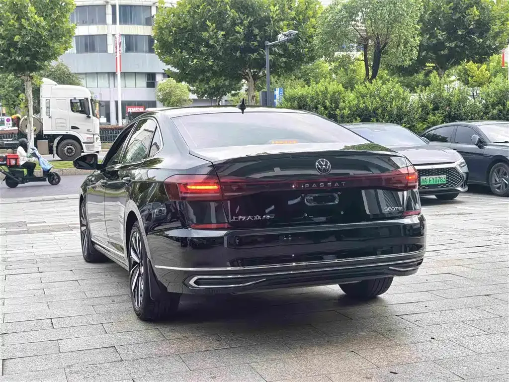 Volkswagen Passat — фото 3