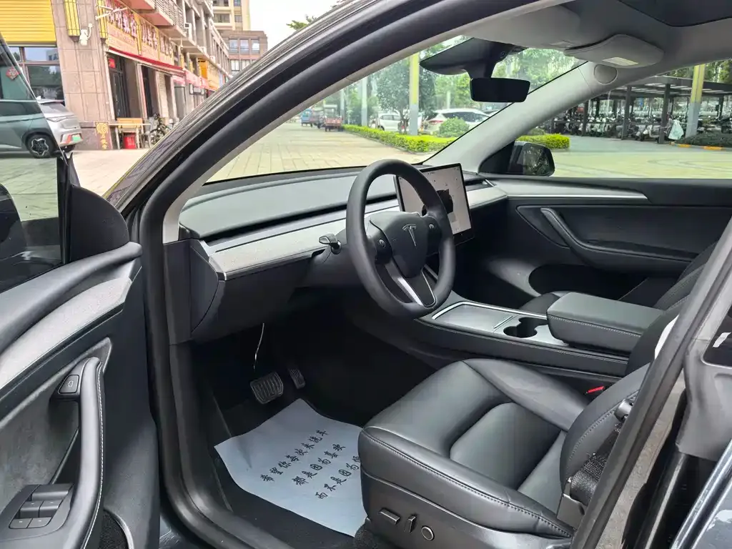Tesla Model Y — фото 3