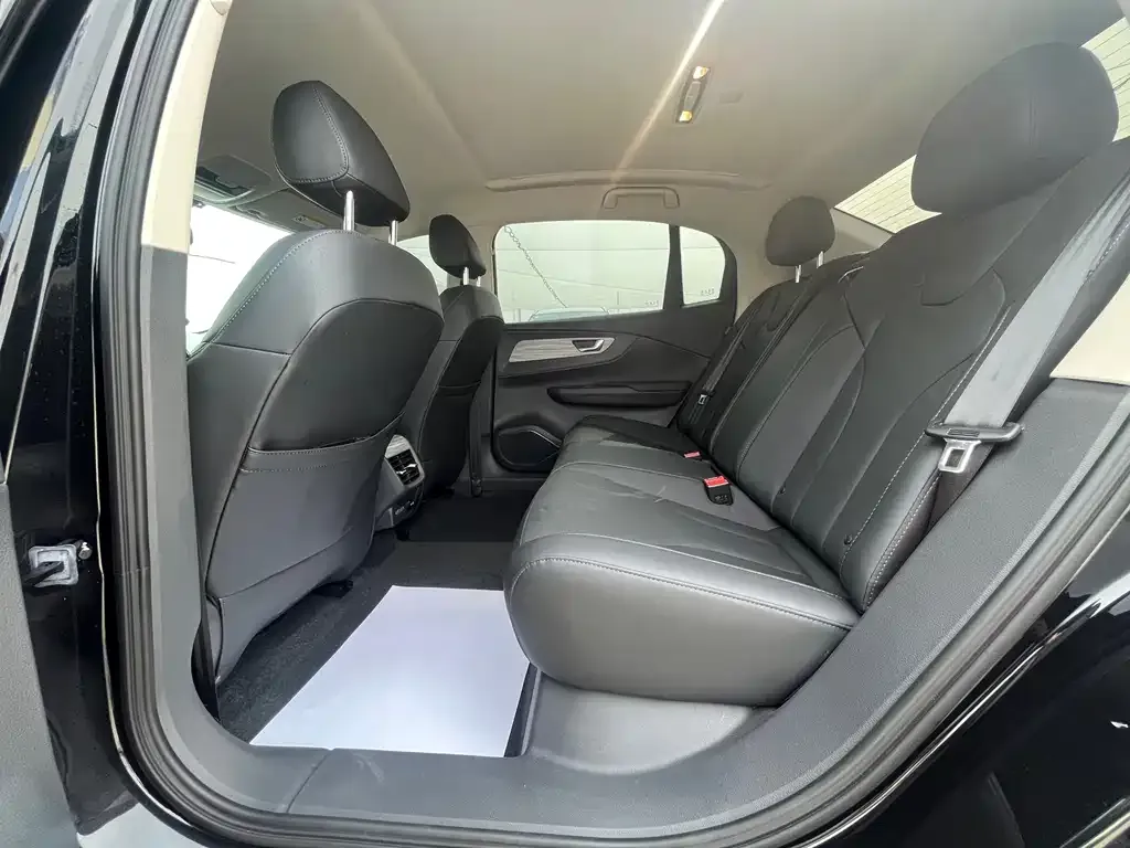 Hongqi E-QM5 — фото 3