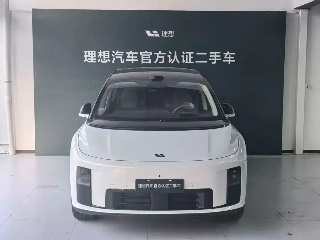 Li Auto i8 — фото 10