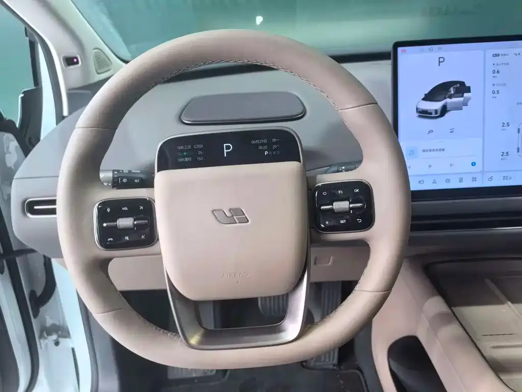 Li Auto i8 — фото 6
