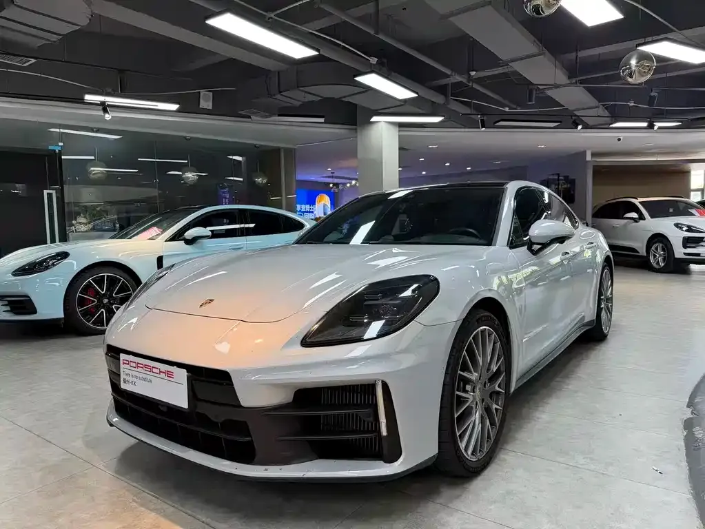 Porsche Panamera — фото 1