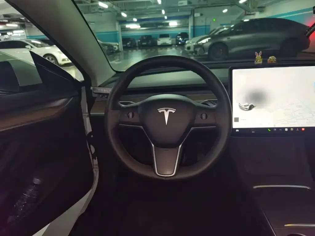 Tesla Model 3 — фото 7