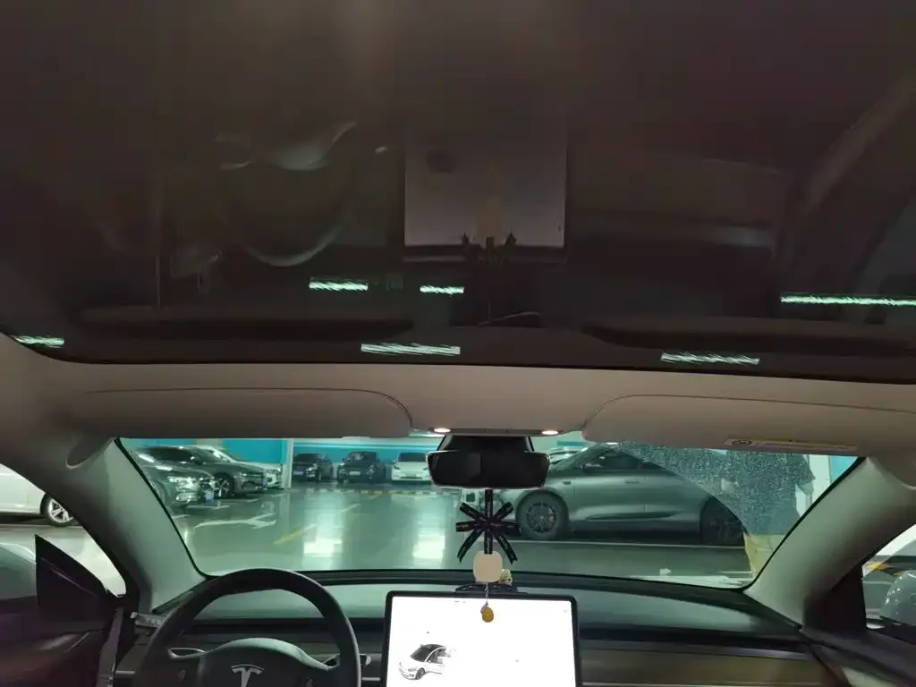 Tesla Model 3 — фото 10