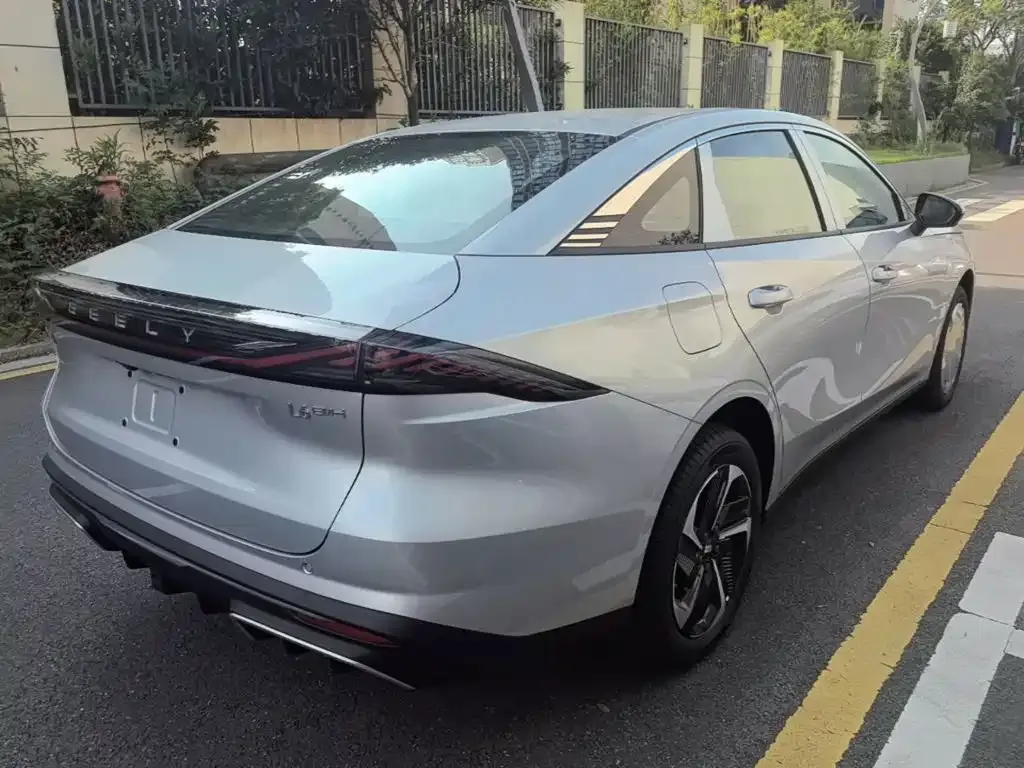 Geely Galaxy L6 — фото 8