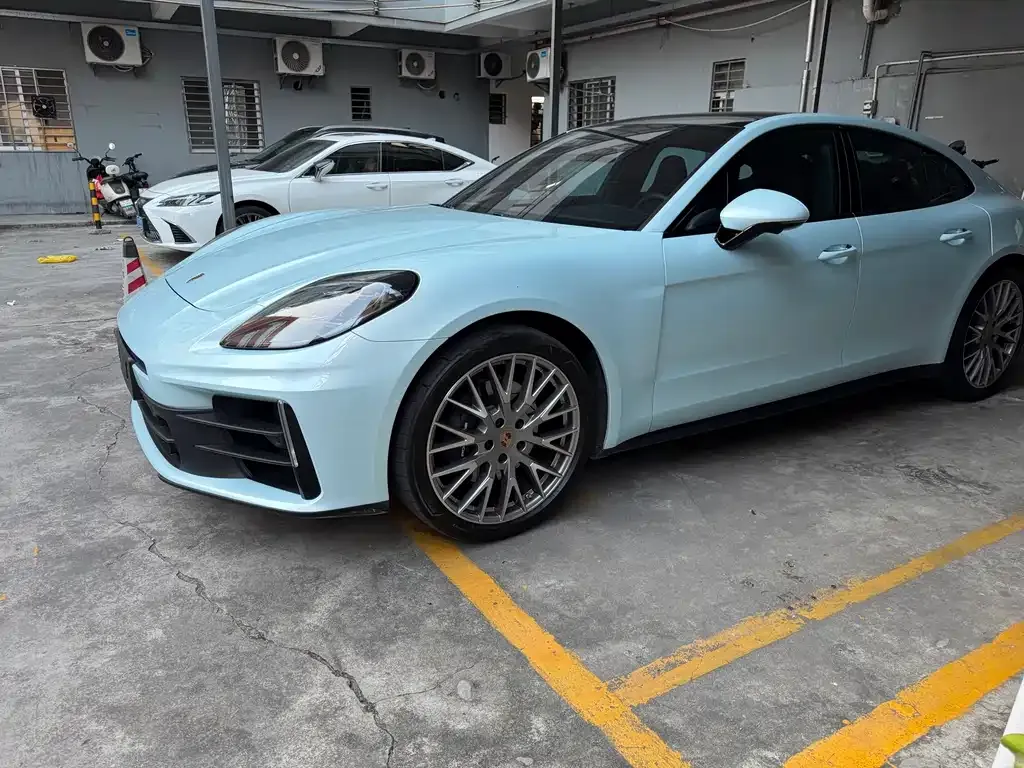 Porsche Panamera — фото 1
