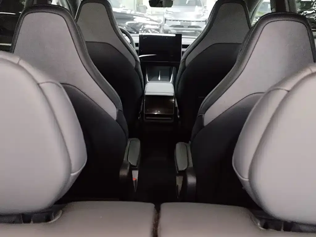 Tesla Model Y L — фото 4
