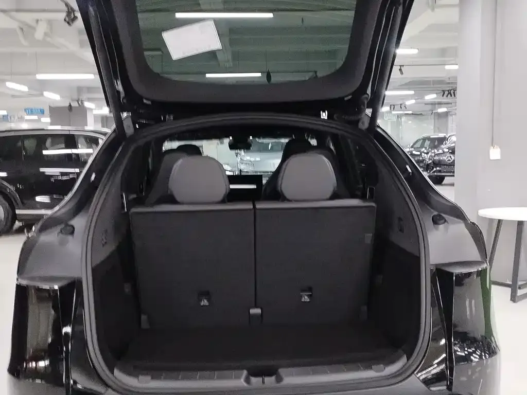 Tesla Model Y L — фото 7