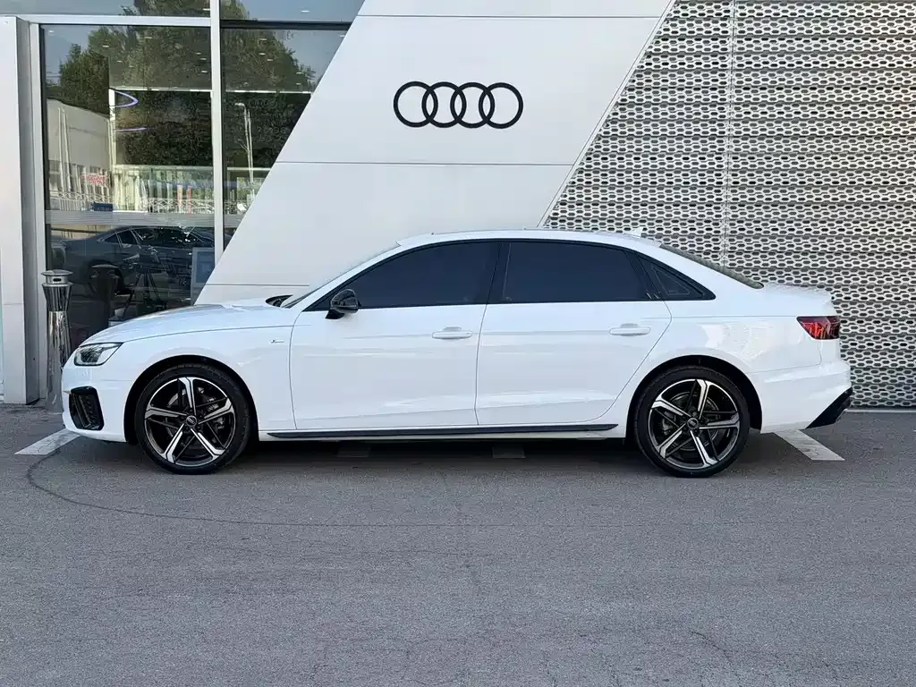 Audi A4L — фото 9