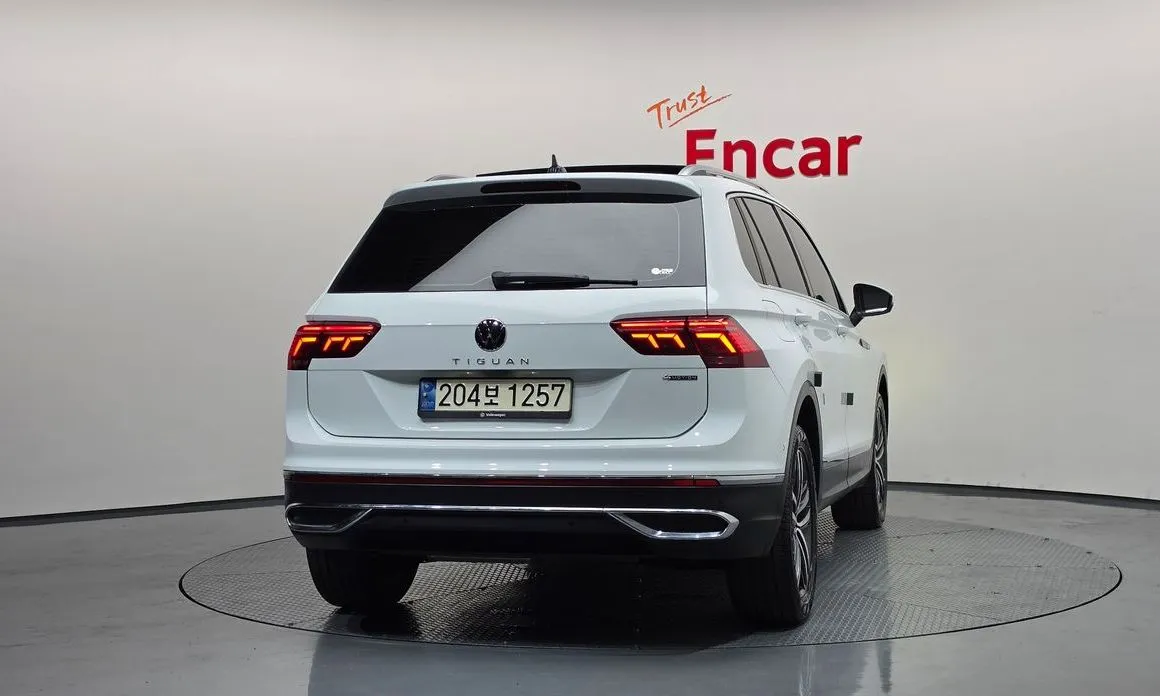 Volkswagen Tiguan — фото 7