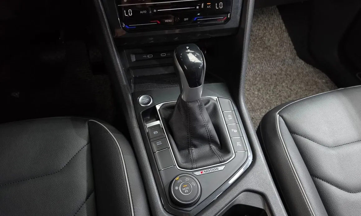 Volkswagen Tiguan — фото 6