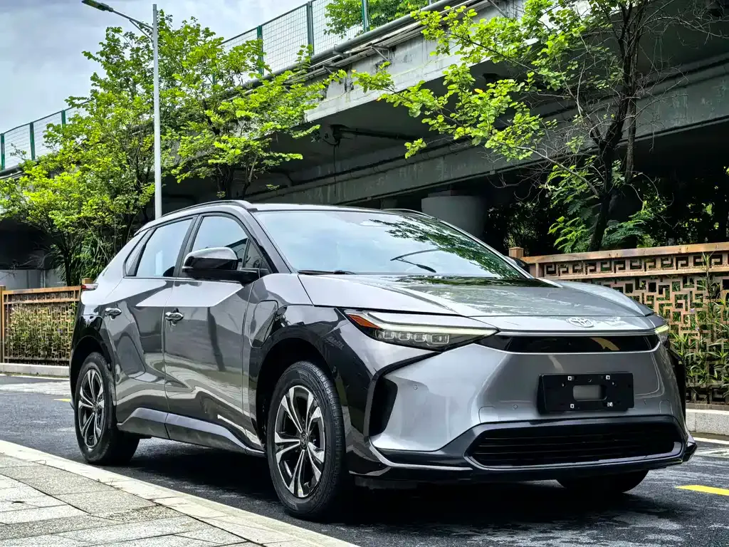 Toyota bZ4X — фото 10