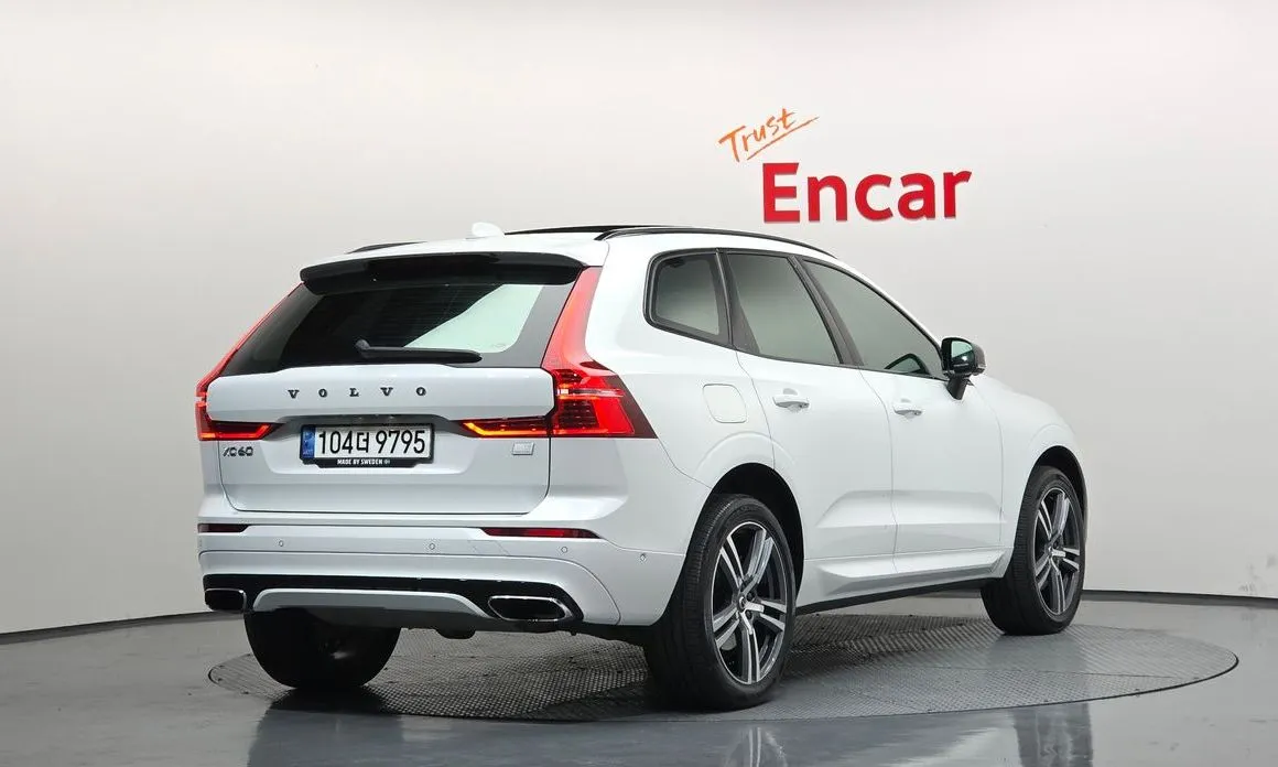 Volvo XC60 — фото 9
