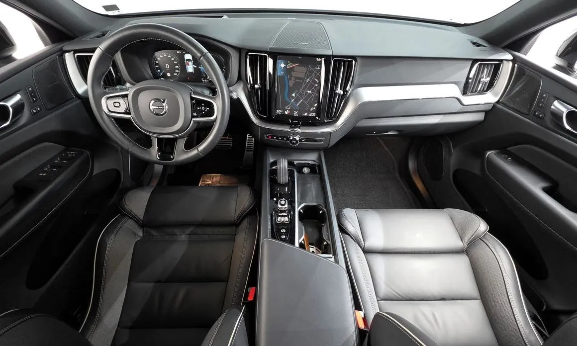 Volvo XC60 — фото 10