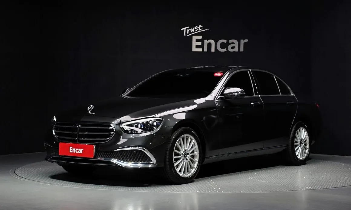 Mercedes-Benz E-Class — фото 1