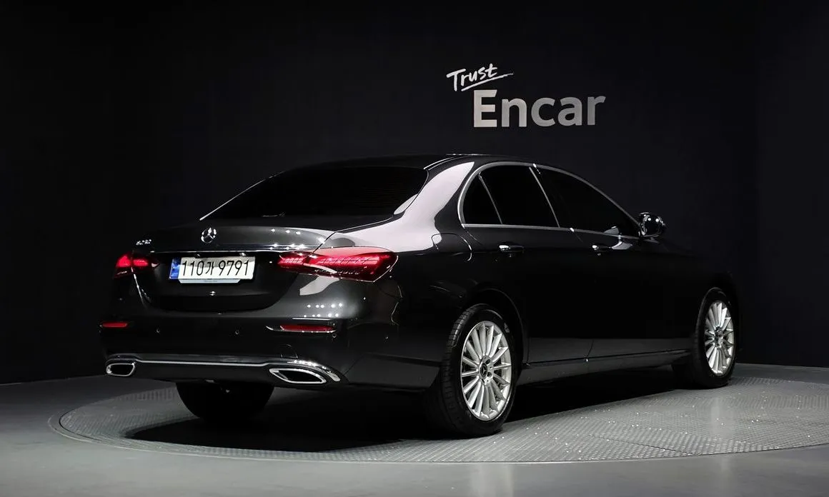 Mercedes-Benz E-Class — фото 2