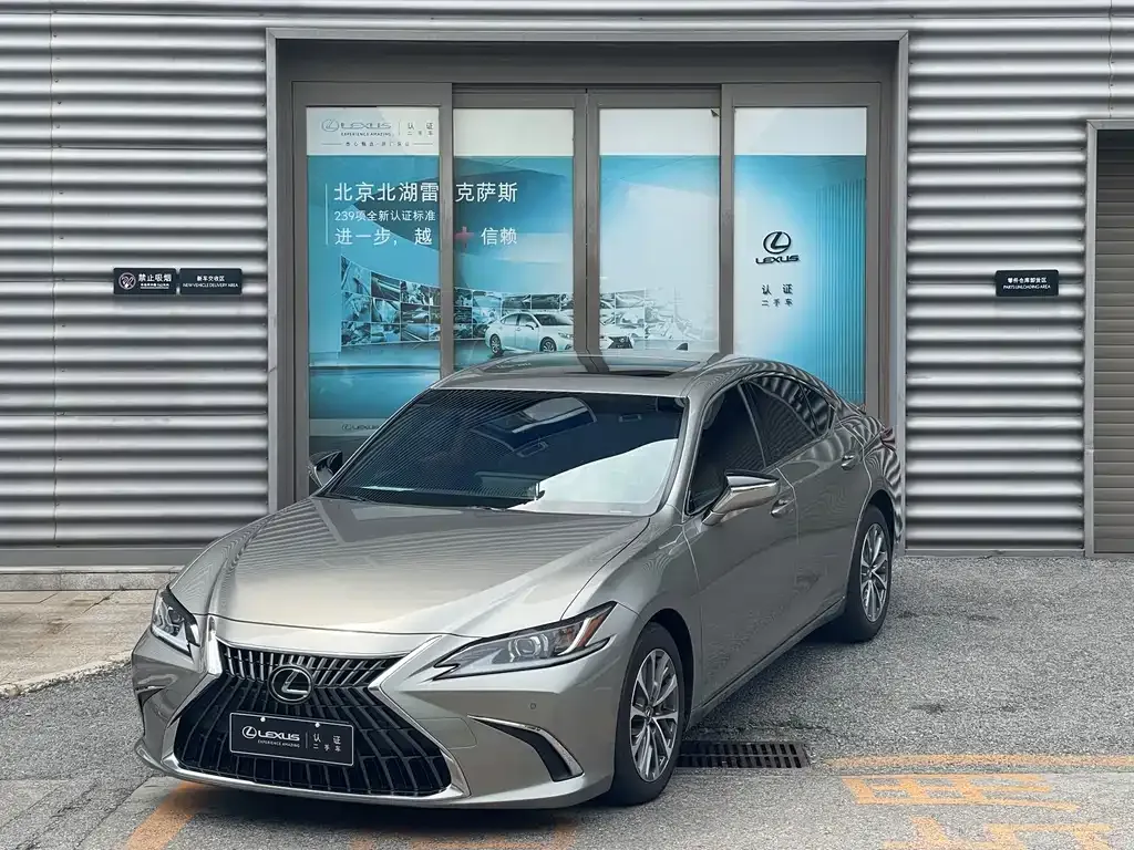 Lexus ES — фото 1