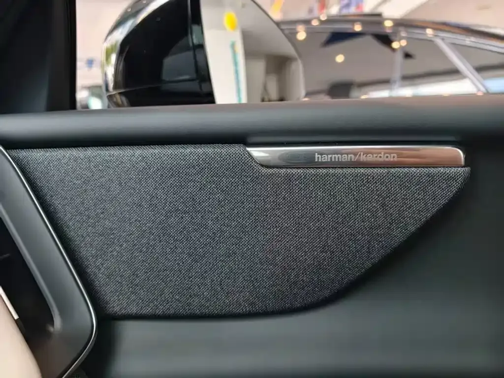 Volvo XC70 Plug-in Hybrid — фото 4