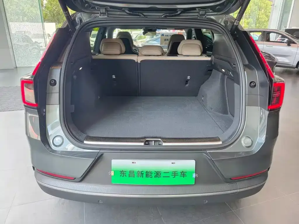 Volvo XC70 Plug-in Hybrid — фото 8
