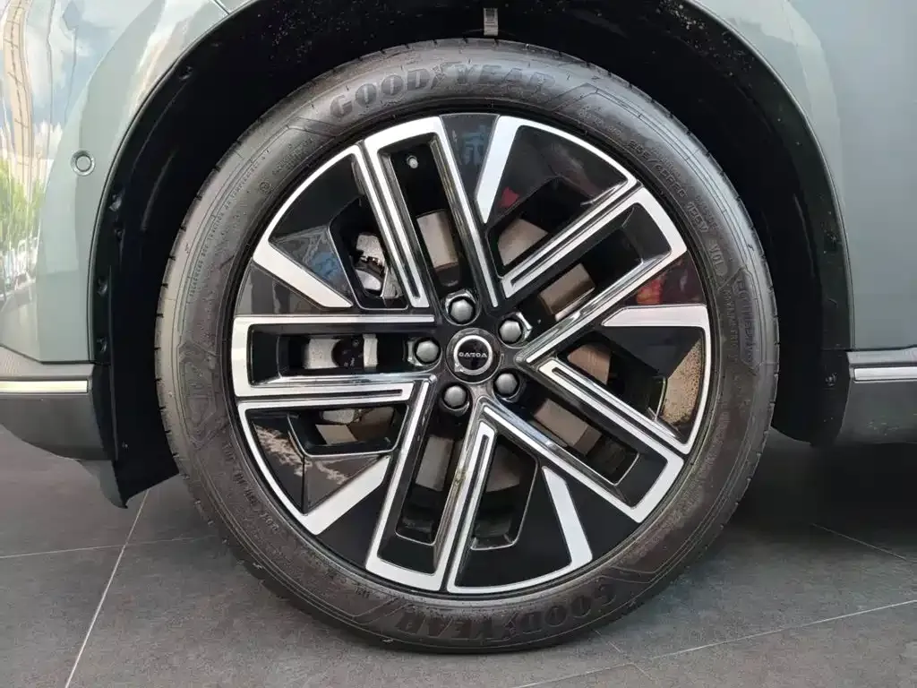 Volvo XC70 Plug-in Hybrid — фото 10