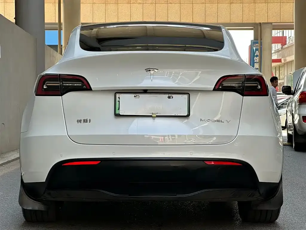 Tesla Model Y — фото 5