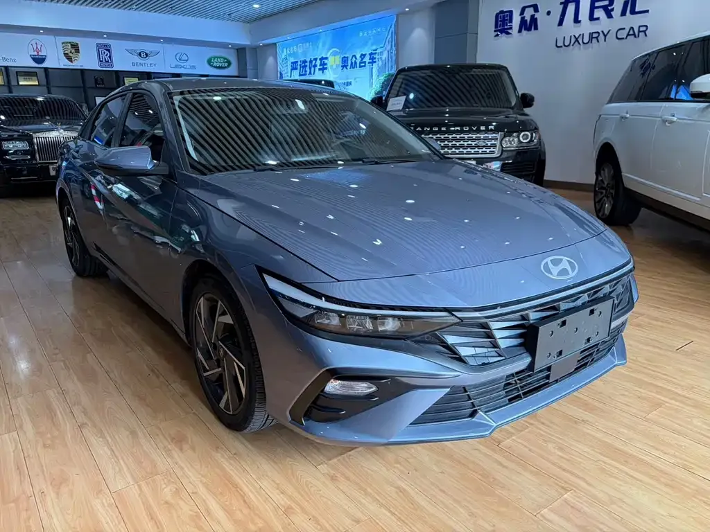 Hyundai Elantra — фото 3