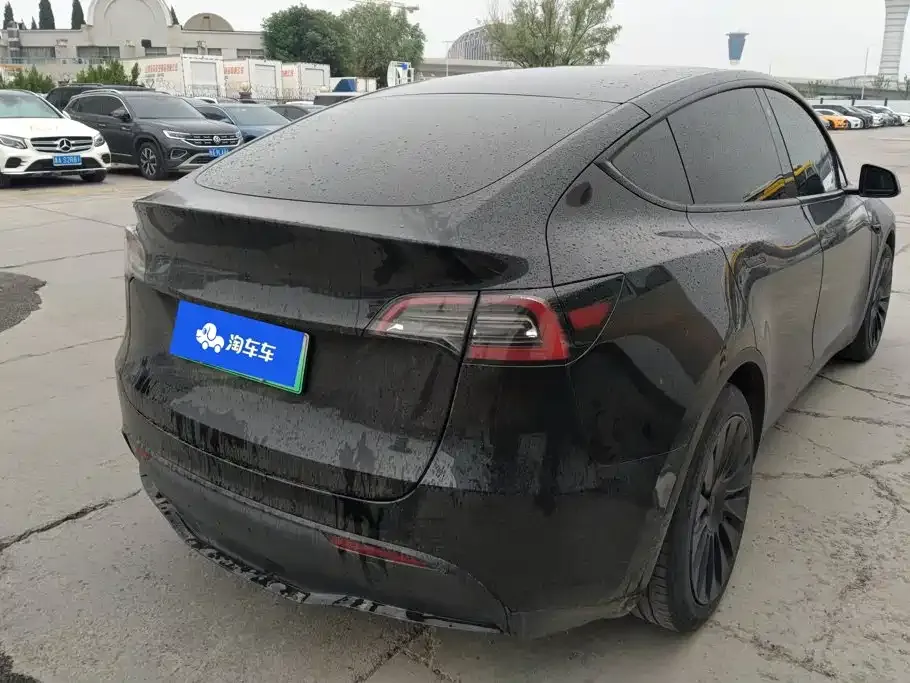 Tesla Model Y — фото 10