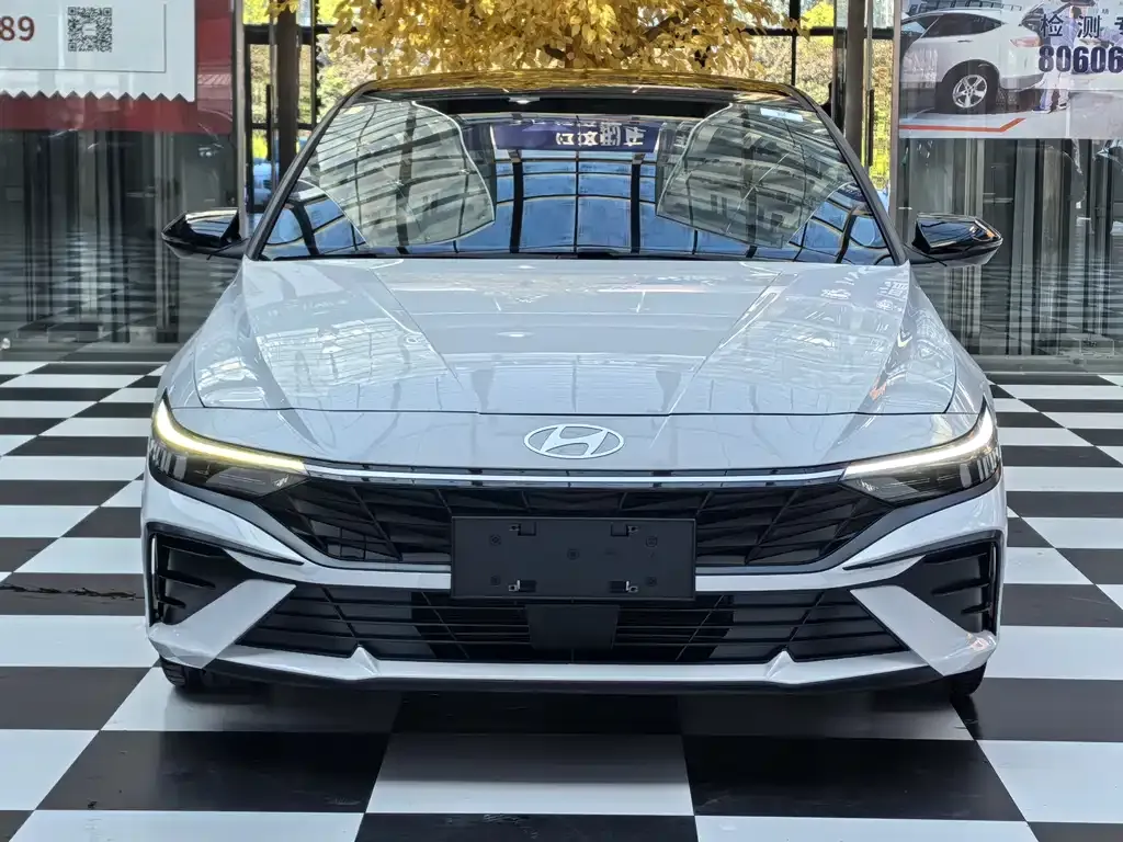 Hyundai Elantra — фото 6