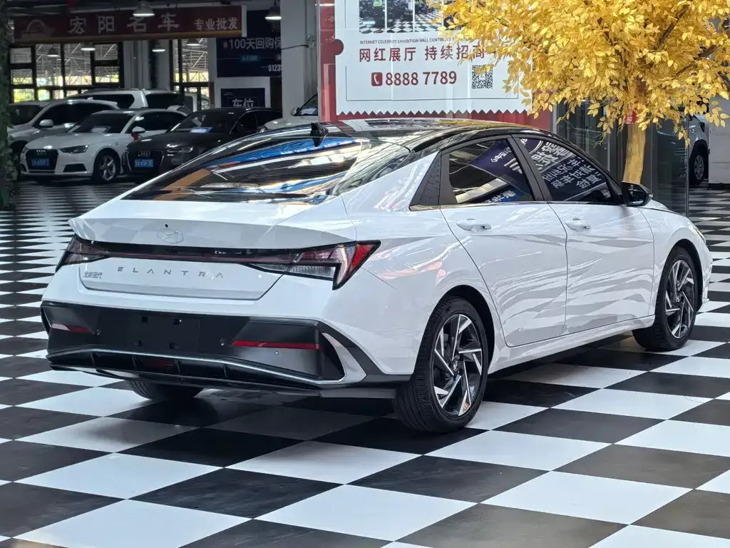 Hyundai Elantra — фото 2