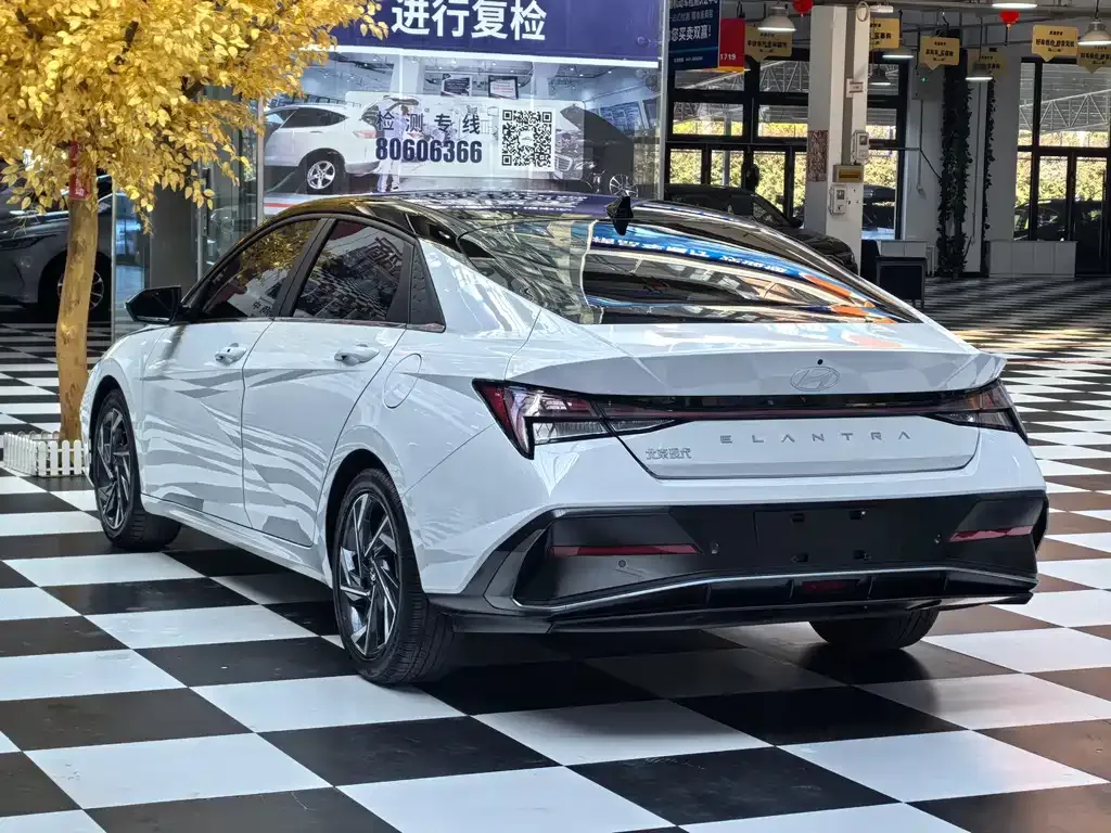 Hyundai Elantra — фото 5