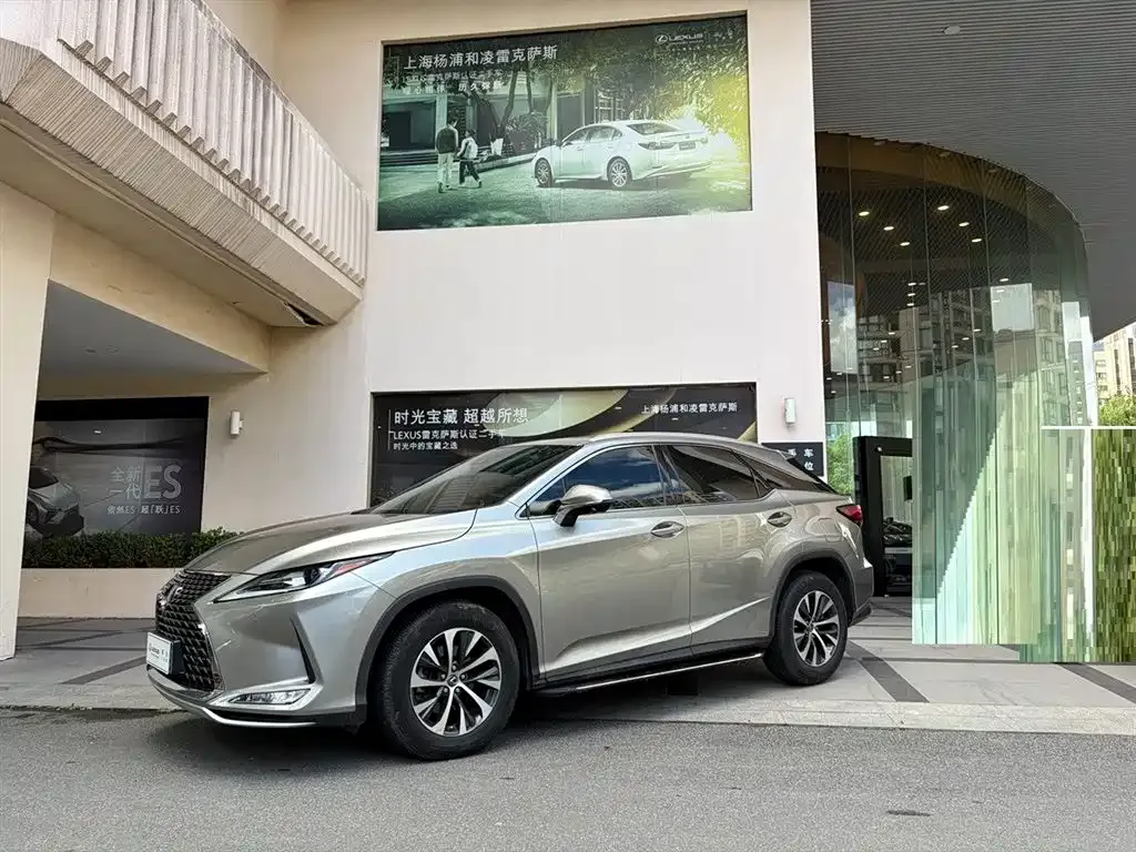Lexus RX — фото 1