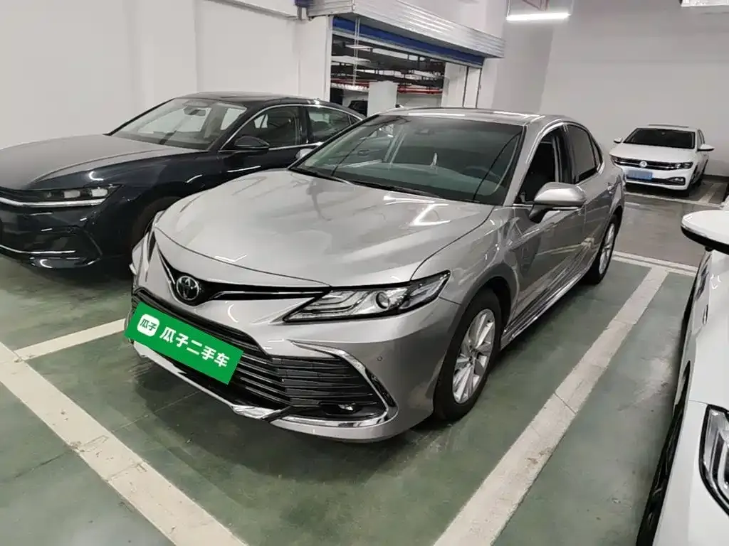 Toyota Camry — фото 1