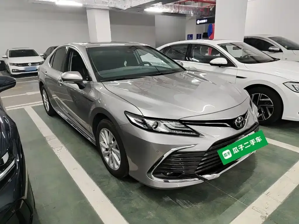 Toyota Camry — фото 2