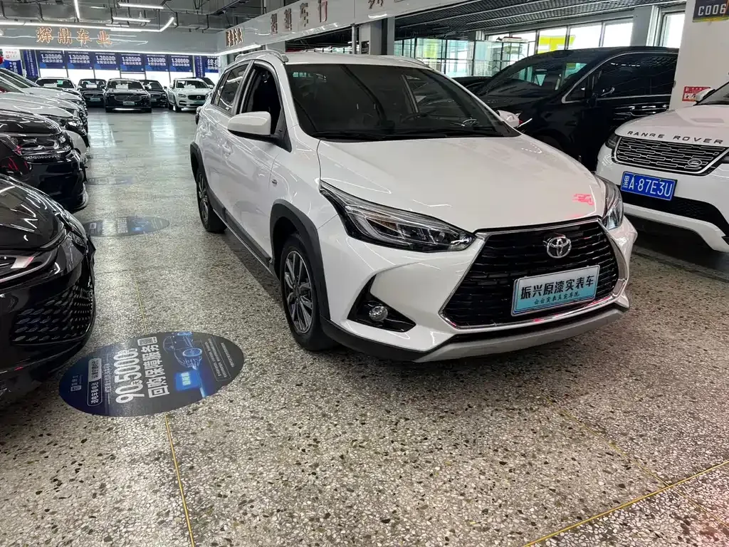 Toyota Yaris L — фото 9