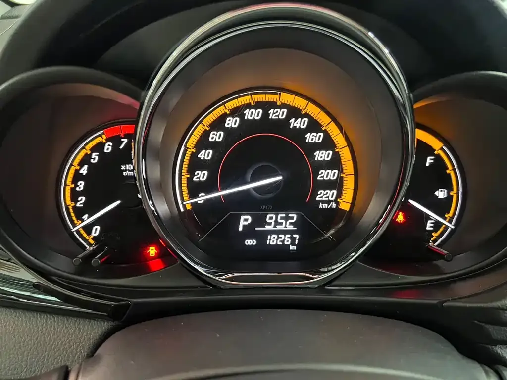 Toyota Yaris L — фото 6