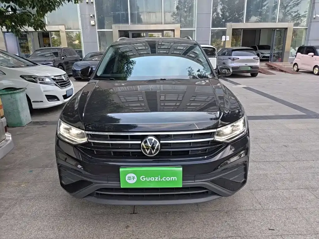 Volkswagen Tiguan L — фото 10