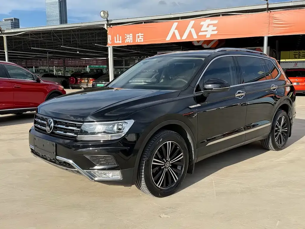 Volkswagen Tiguan L — фото 1