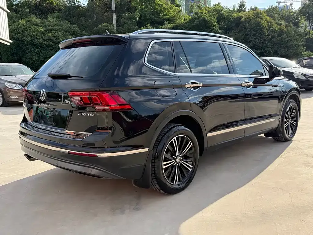 Volkswagen Tiguan L — фото 8
