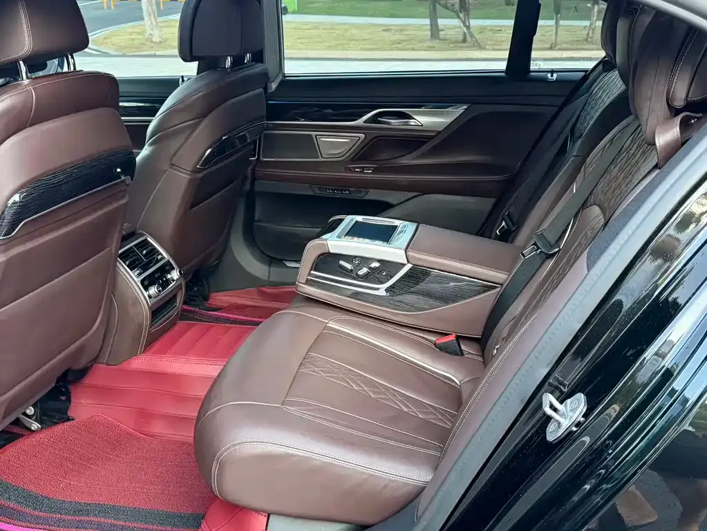 BMW 7 Series — фото 3