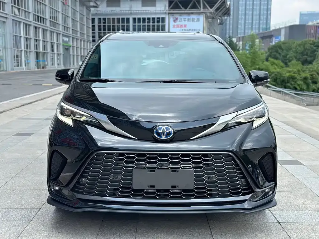 Toyota Granvia — фото 10