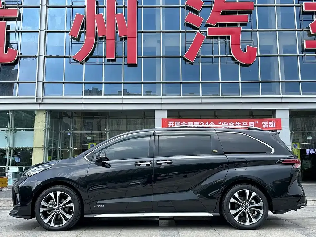 Toyota Granvia — фото 7