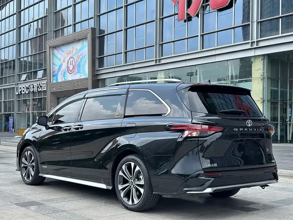 Toyota Granvia — фото 6