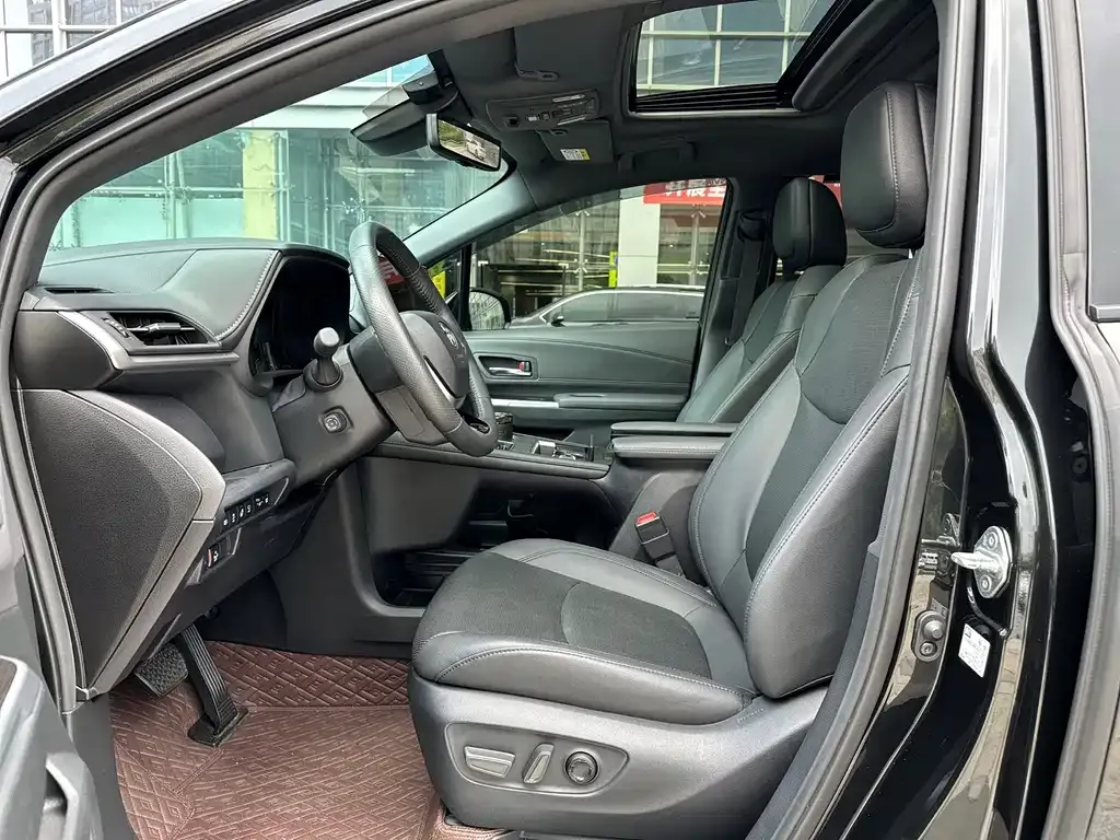 Toyota Granvia — фото 3